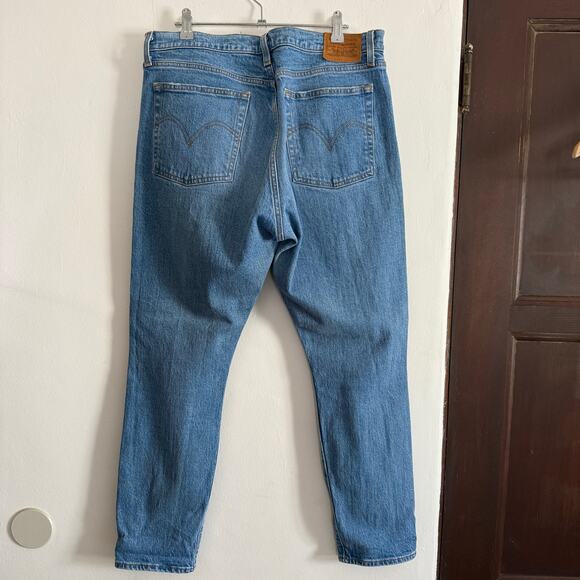LEVI'S | Wedgie High Rise Ankle Length Distressed Knee Blue Jeans | Size 32 - Picture 2 of 6